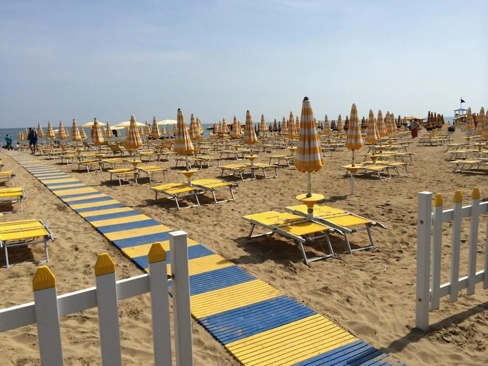 Hotel Al Mare Lido di Jesolo 3*,
