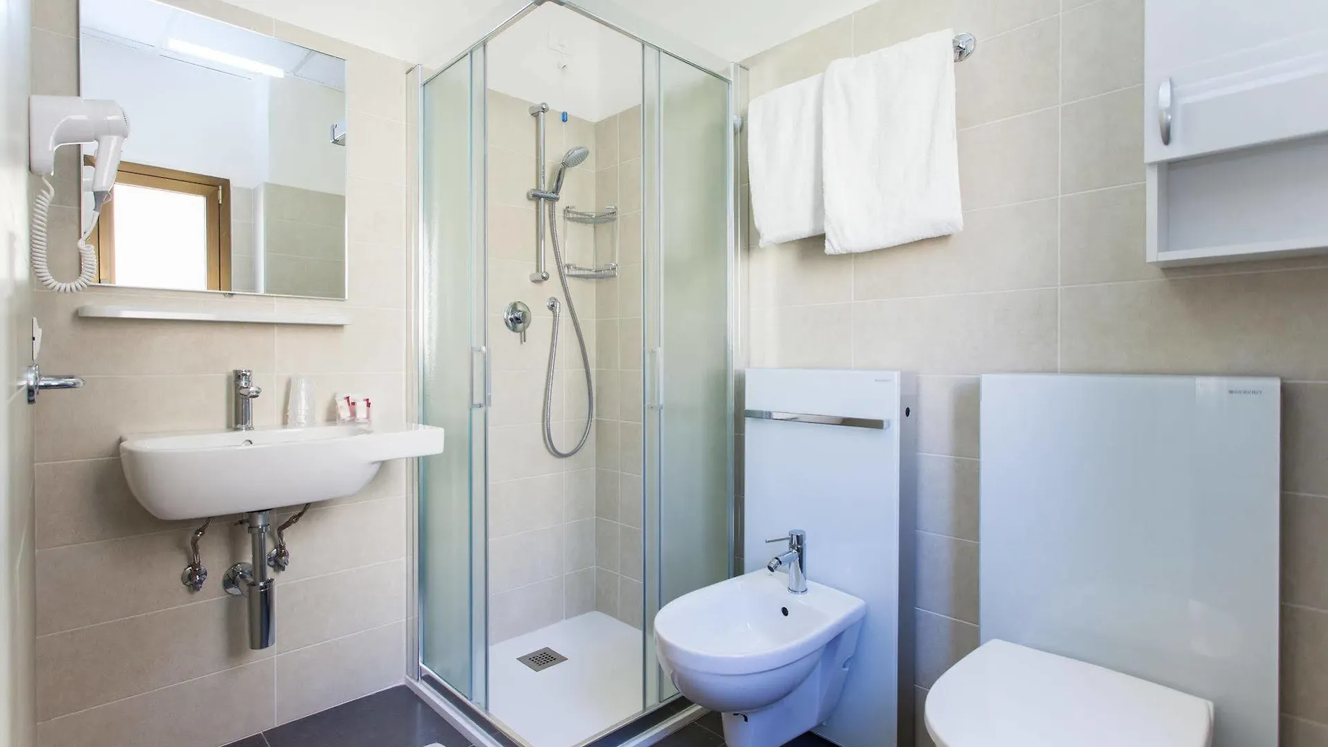 Hotel Al Mare Lido di Jesolo 3*,